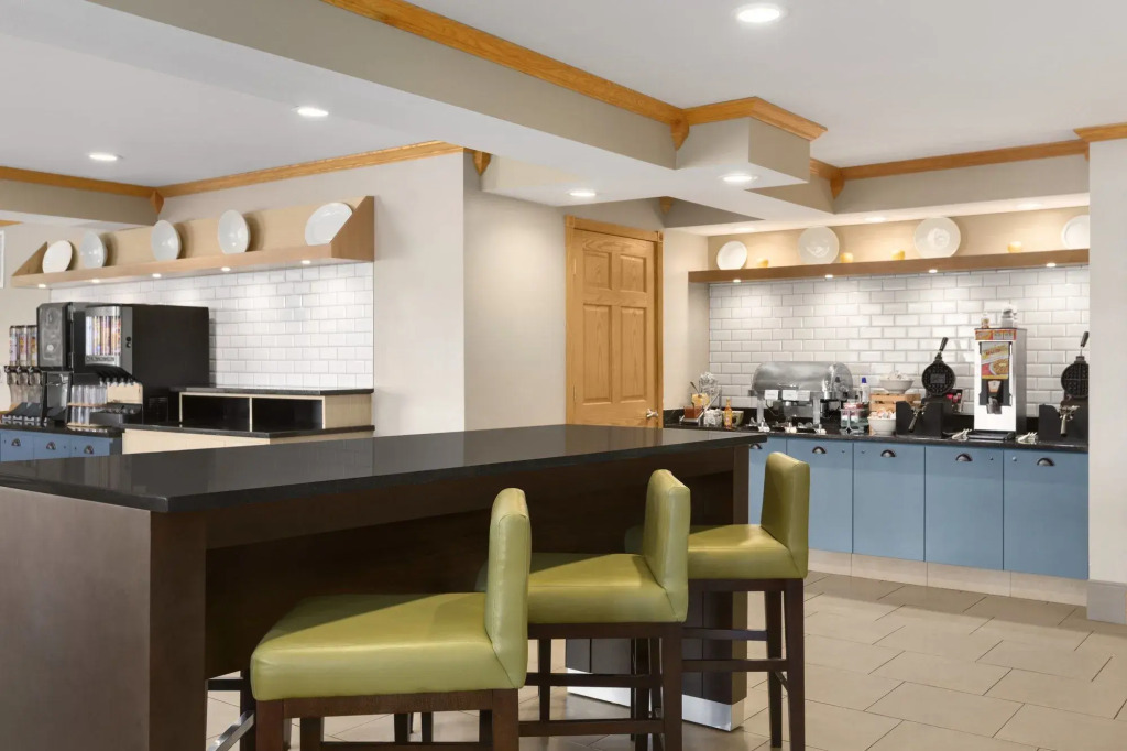 Country Inn & Suites Rochester South