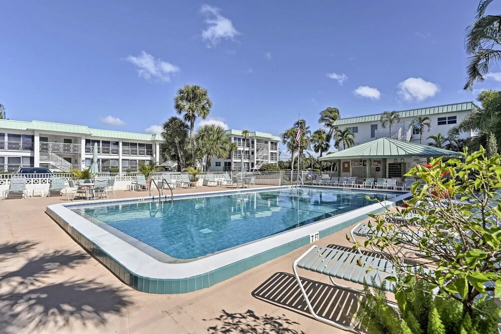 Modern Fort Myers Beach Retreat w/ Pool Access!