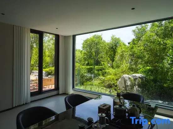 Dapu Xianyuan Homestay (Kaifeng Millennium City Park Wansui Mountain Wuxia City)