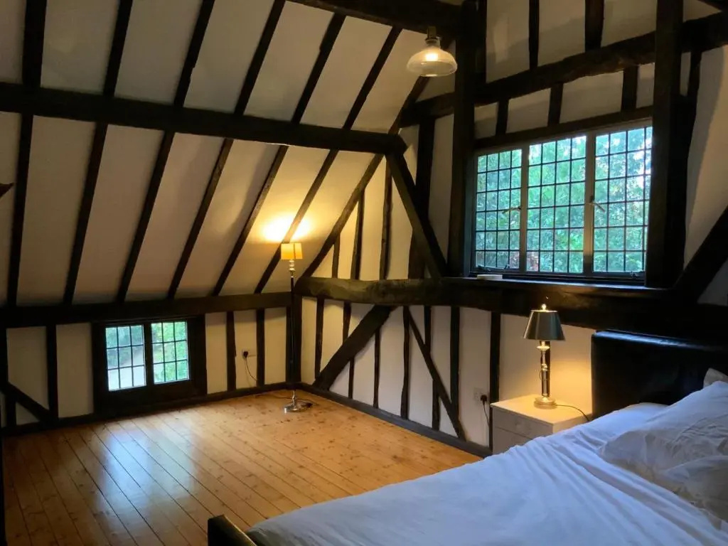 Delightful 4BD Home Full of Flair Edenbridge Kent