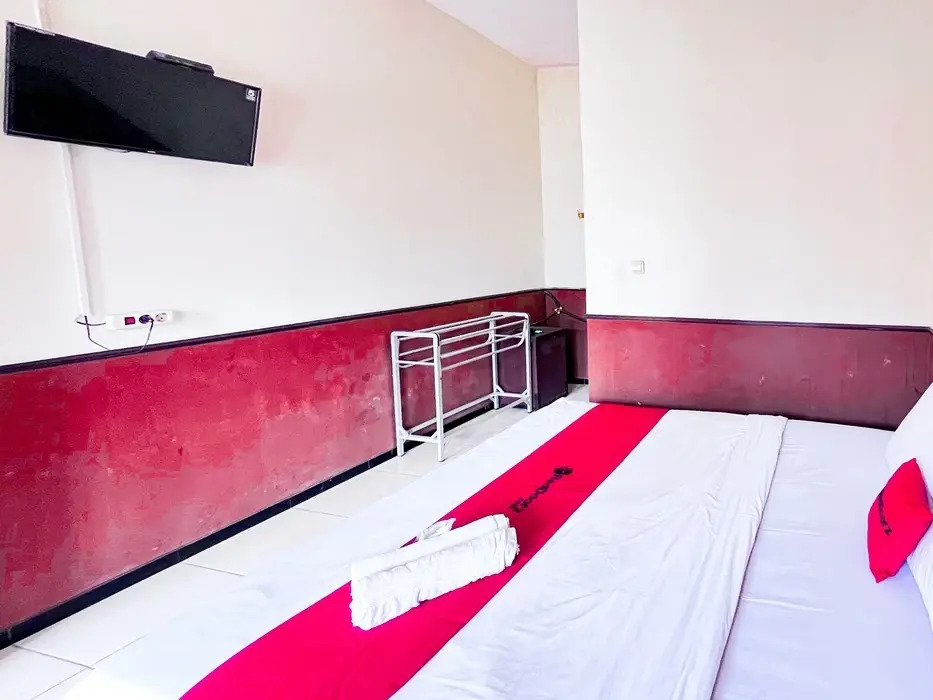 RedDoorz at Penginapan Garuda Batu