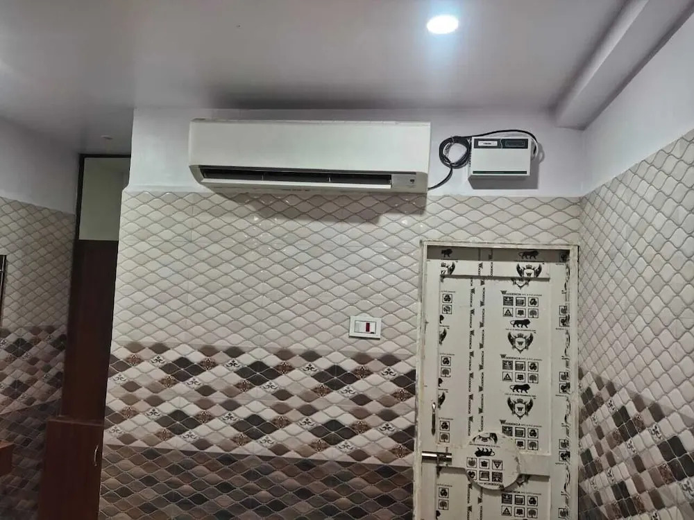 Sri Mahalakshmi Deluxe Lodge