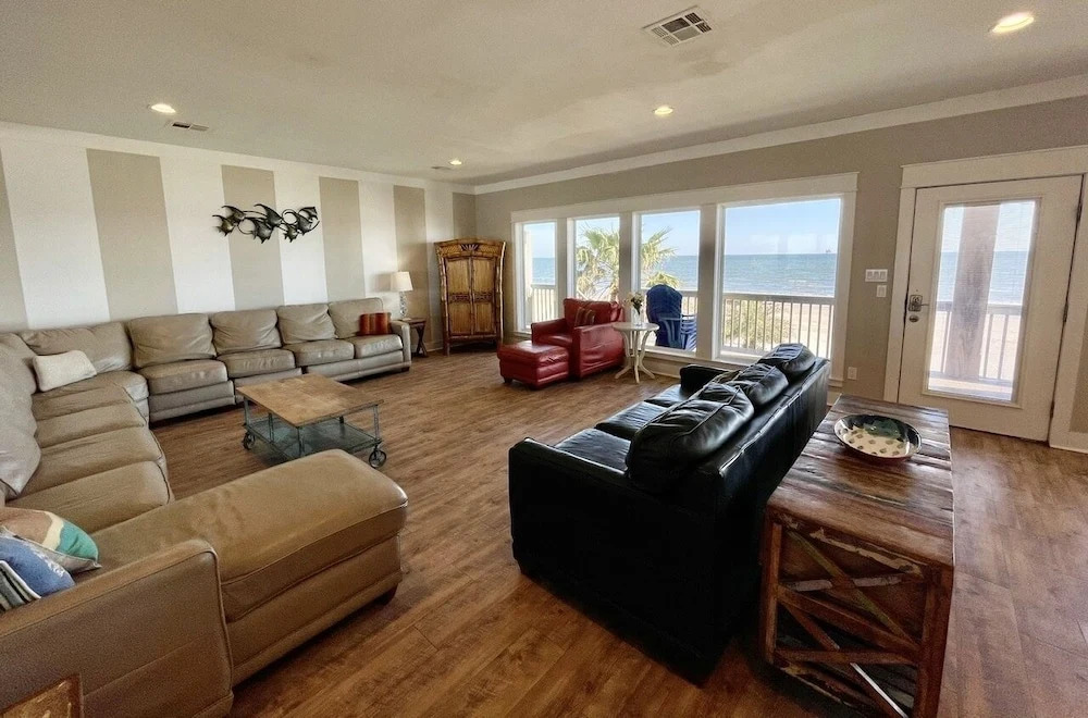 23 Yards To The Sea 6 Bedroom Home by Redawning