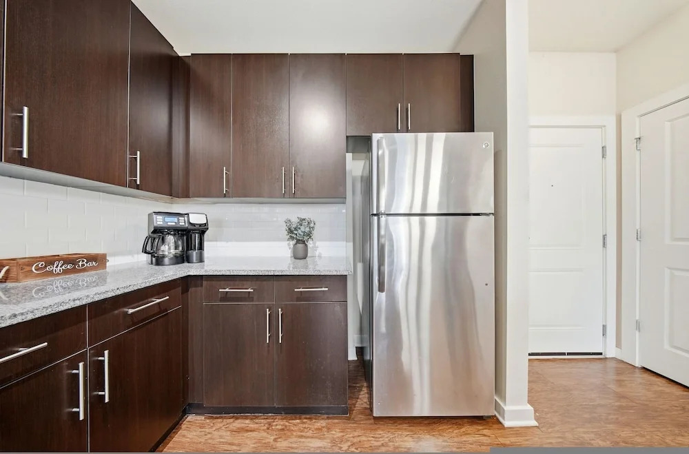 Modern 2BR w Pool Pet-friendly Unit 16
