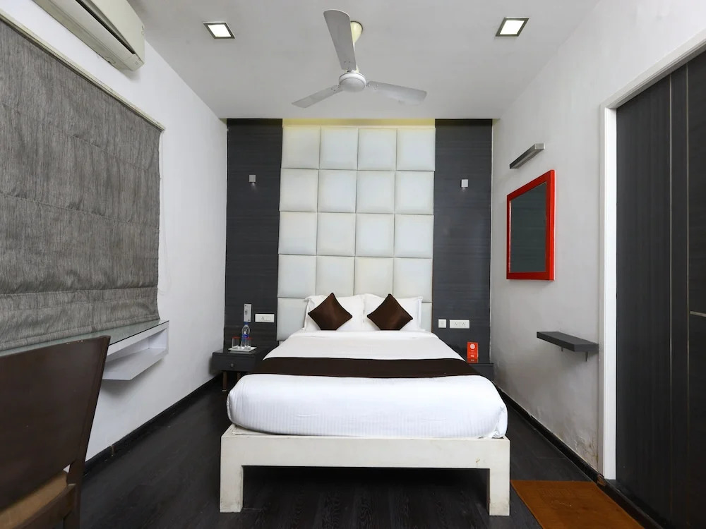 OYO 9911 Apartment Shylee Niwas