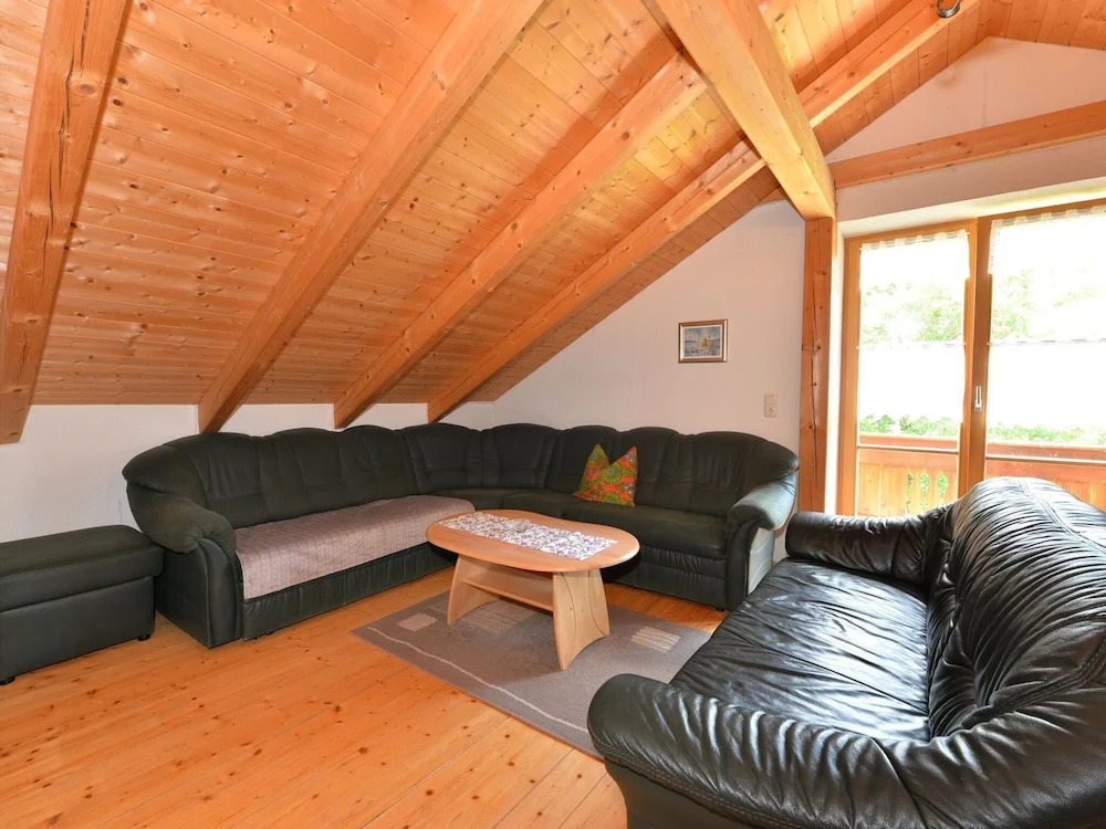 Ferienhaus aus Holz in der Nahe des Skigebiets