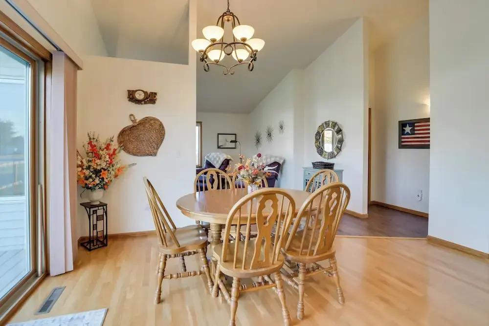 5 Mi to Dtwn: Pet-friendly 'wheatland Twin' Home!