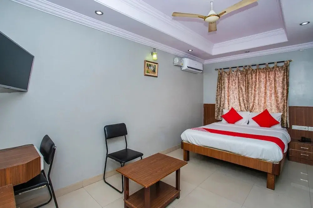 Hotel O White Fort Near Lalbagh Botanical Garden