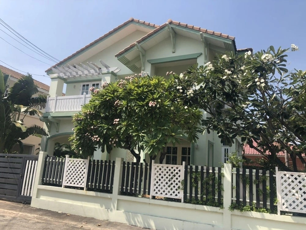 Pattaya Pool Villa TLH