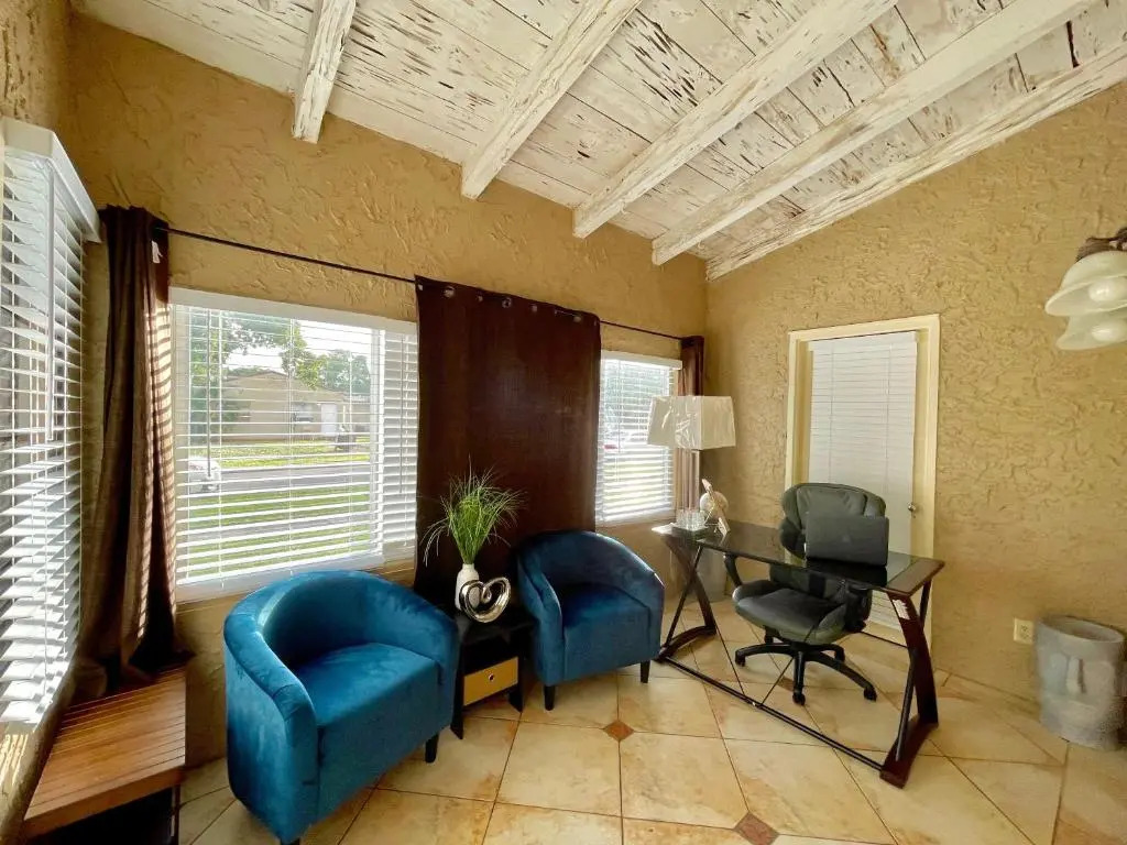 Tropical Garden Bungalow
