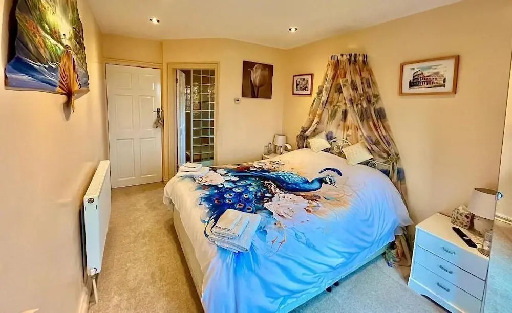 WILLOW RIDGE - a large country house with 3 rental rooms