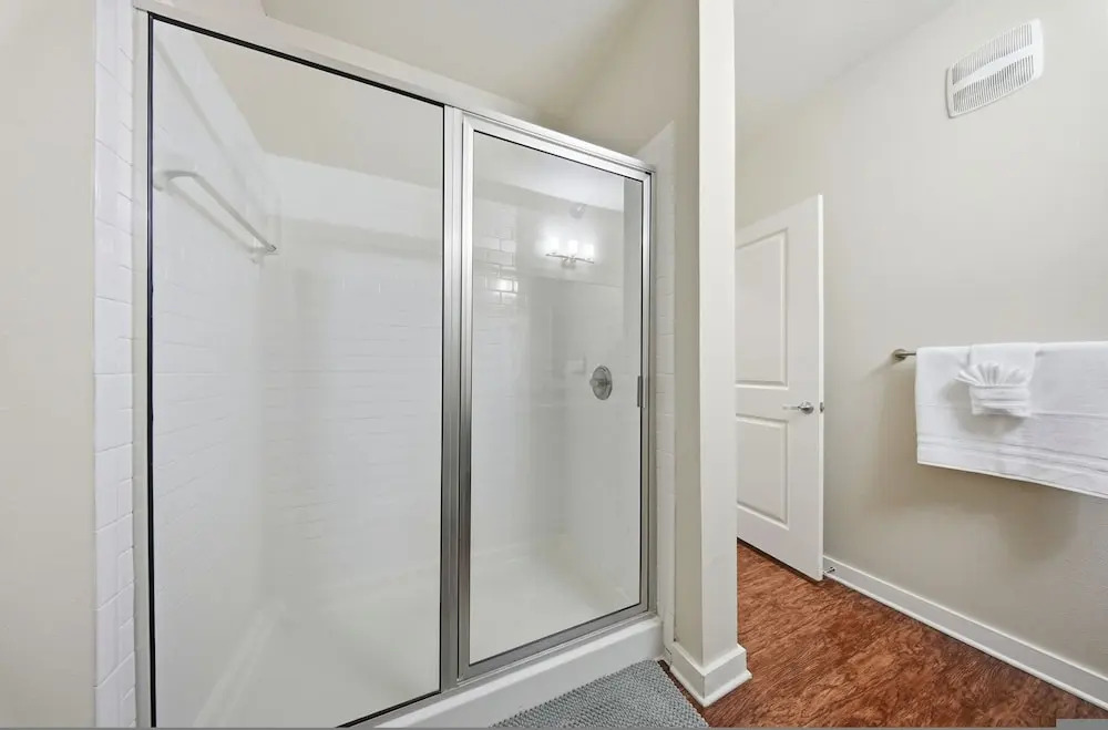 Modern 2BR w Pool Pet-friendly Unit 16