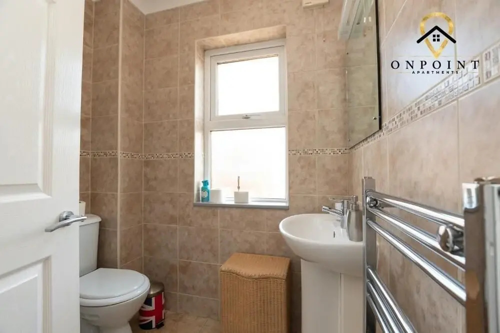 FANTASTIC Duplex 2 Bed Apt-PARKING