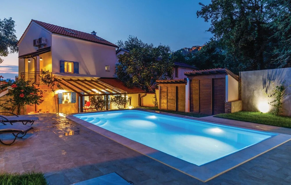Awesome Home In Omisalj