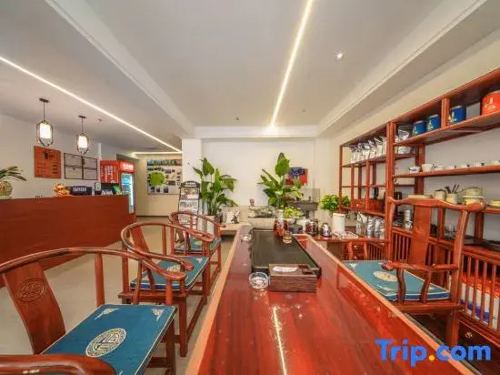 Phoenix Ancient City Warm Heart Pavilion Homestay