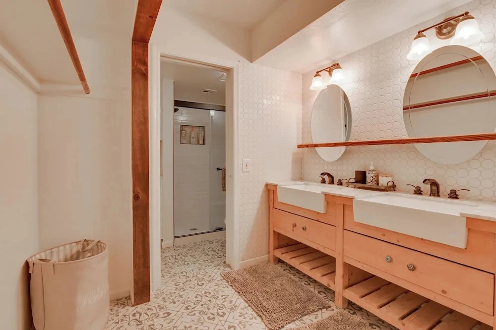 4 Mi to Old Town! Extended Desert Escape w/ Pool