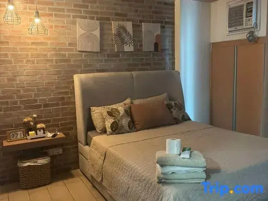 Lovely Unit with free wifi & netflix I across Naia Terminal 3 airport