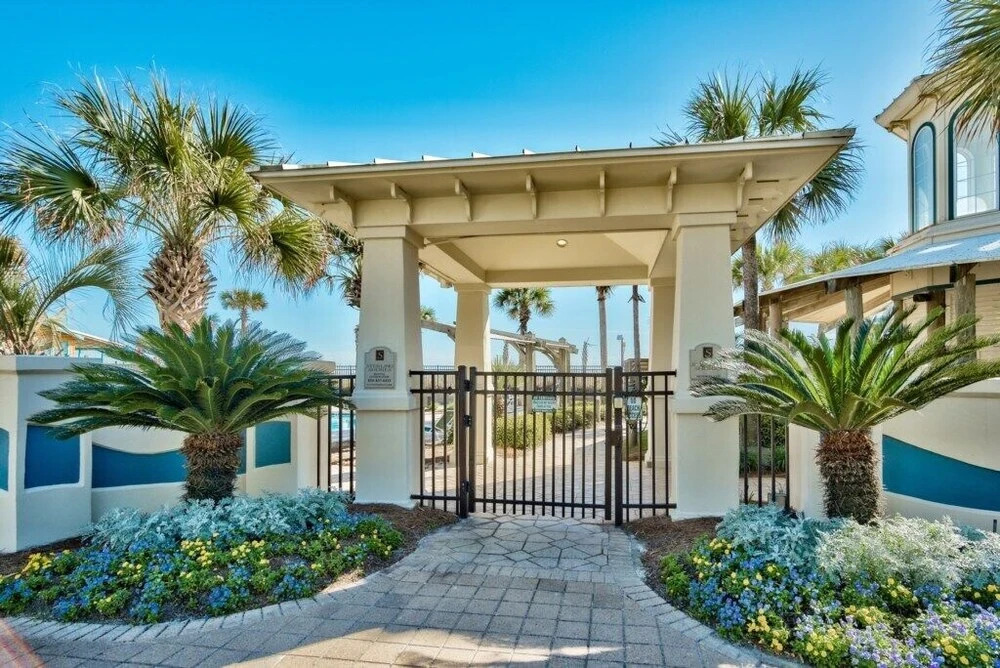 Sterling Gem Heated Pool Beach Front