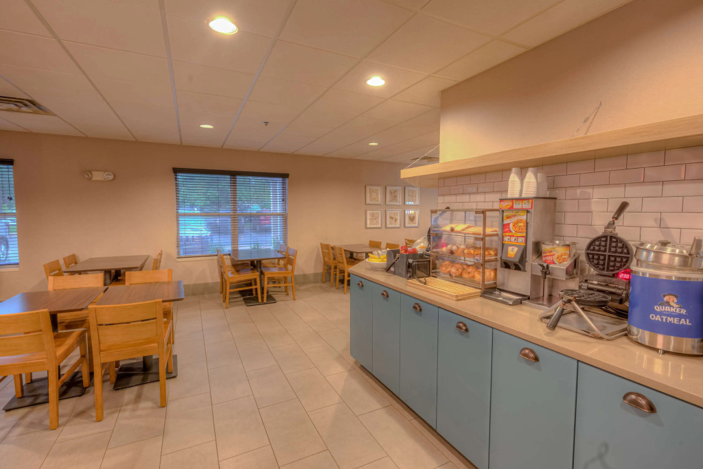 Country Inn & Suites by Radisson, Crystal Lake, IL
