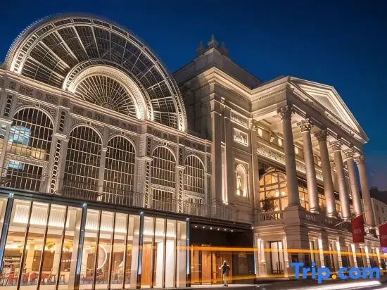 The Galleries I - Covent Garden - by Frankie