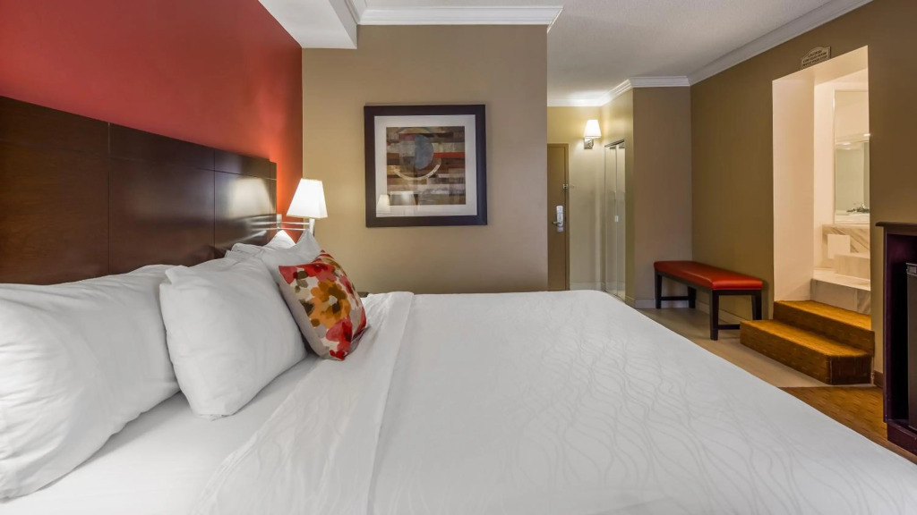 Best Western Plus Bowmanville
