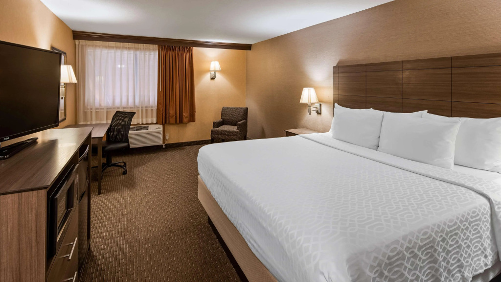 Best Western Plus North Canton Inn & Suites