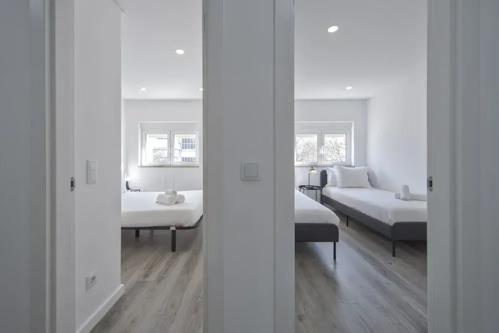Olivais Modern by Homing