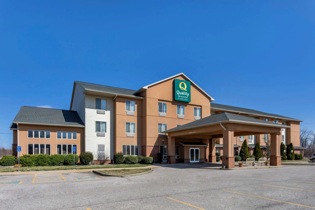 Quality Inn & Suites near Owensboro & Holiday World GOLD AWARD WINNER