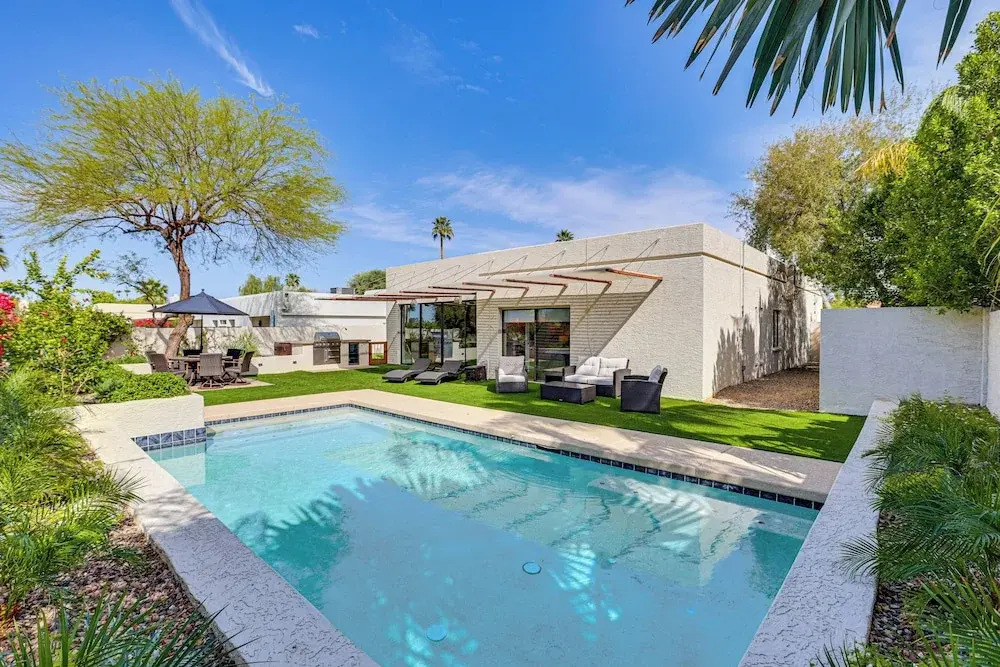 Private Pool + Putting Green: Sunny Scottsdale Gem