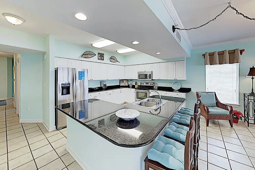 Oceanfront Paradise W/ 2 Pools & Beach Access 4 Bedroom Condo