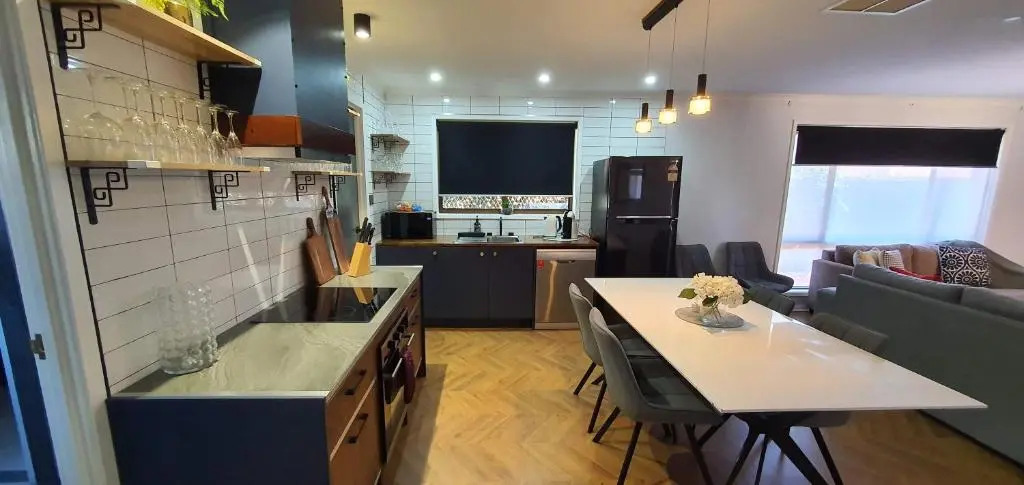 Flamingo Rentals - Modern 2-bed unit with SPA ideal for holiday and business travel