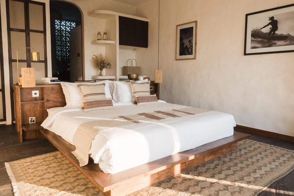 Majestic Private Villa, 6 BR, Canggu With Staff