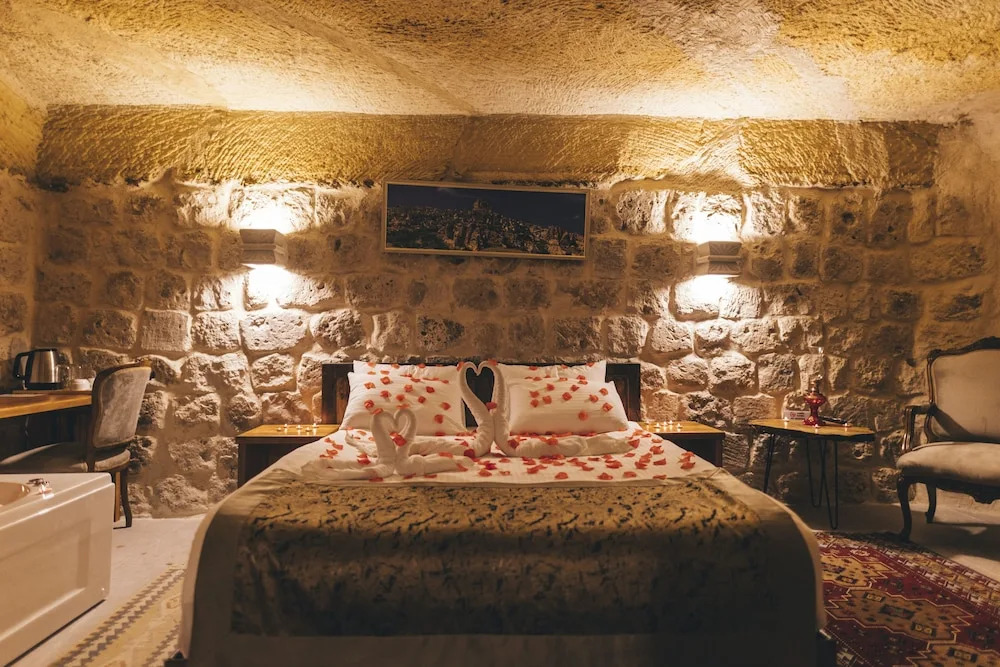 Kapalos Cave Hotel
