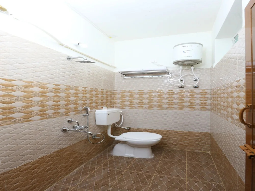 OYO 10701 Moukthi Apartment