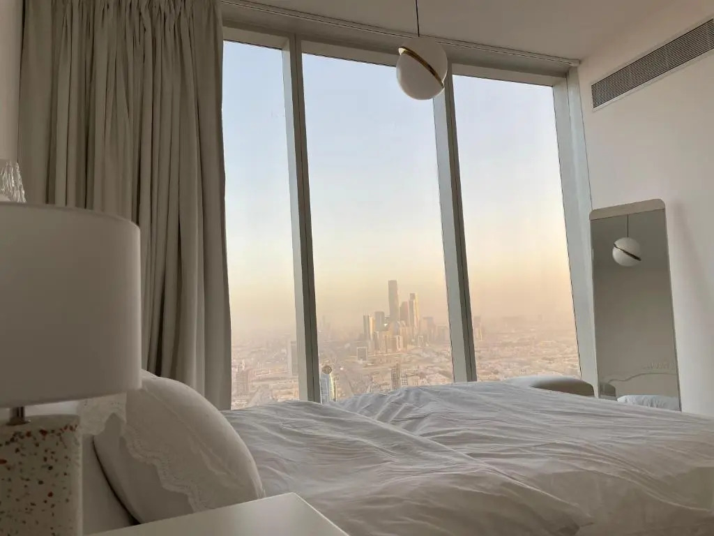 Elegant high-rise 1-Bdrm apartment w/ smart access