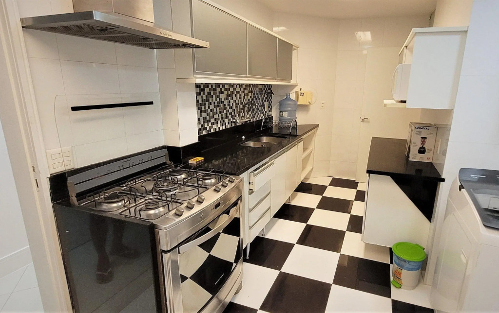 Amplo apartamento Avenida Atlantica