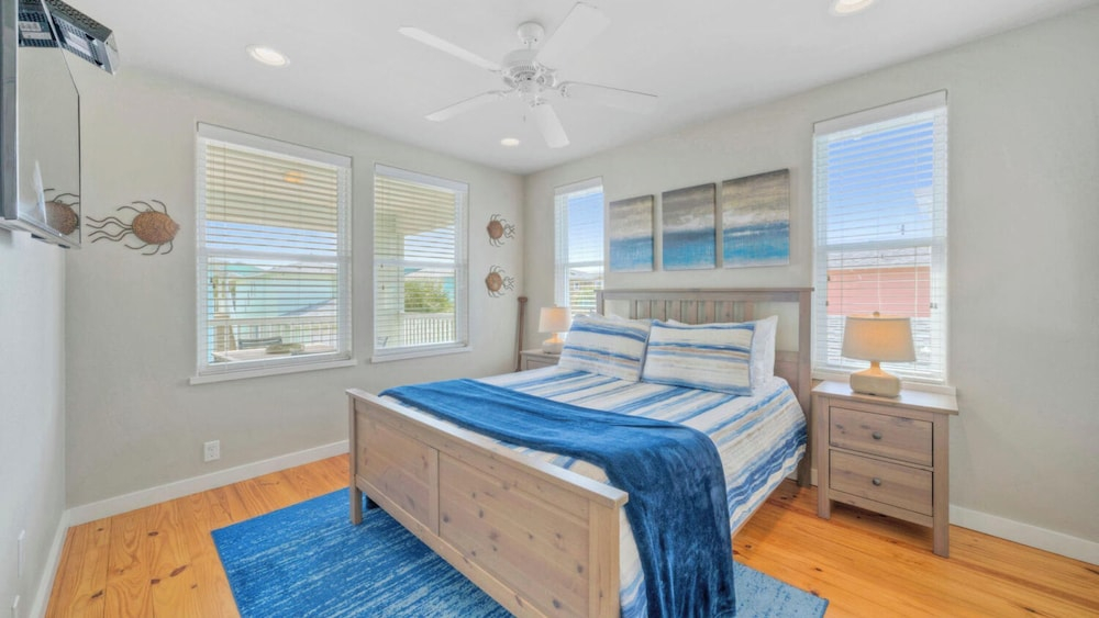 Gated Community w/ Pool 5mins to Beach Latitude Adjustment by Avantstay