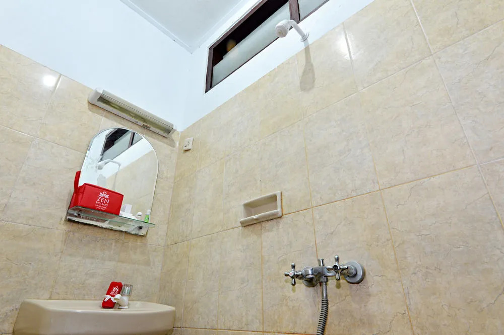ZEN Rooms Pasar Kembang 1