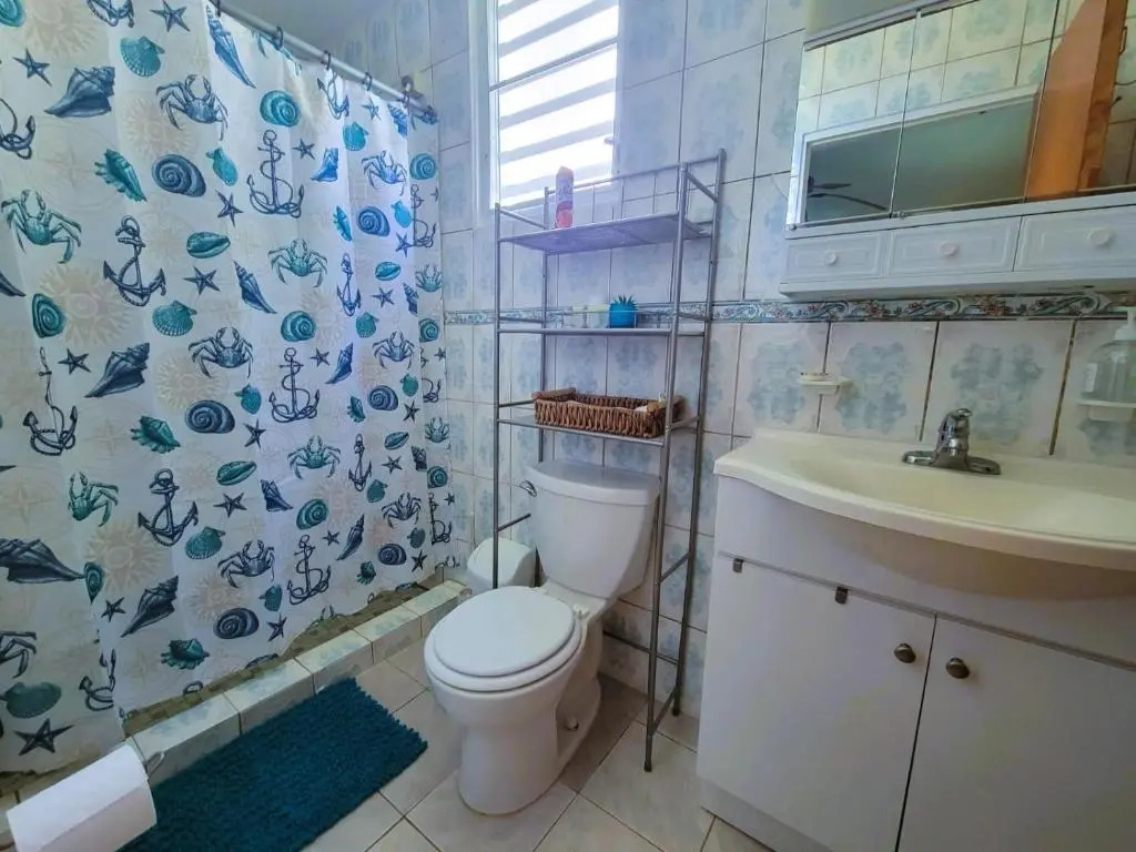 Beach access 2 bdr - WiFi - Hammock - Kitchen-The Reef 2