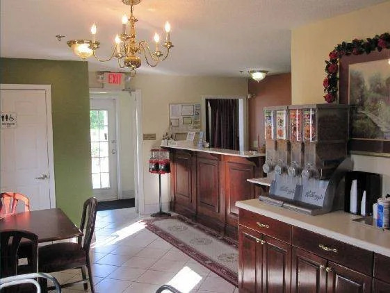 Coach Inn - Summerville
