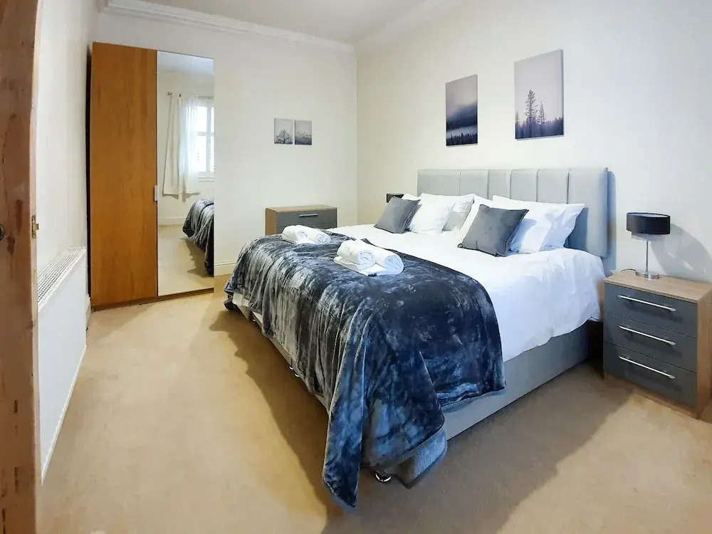 Linburn House Apartment