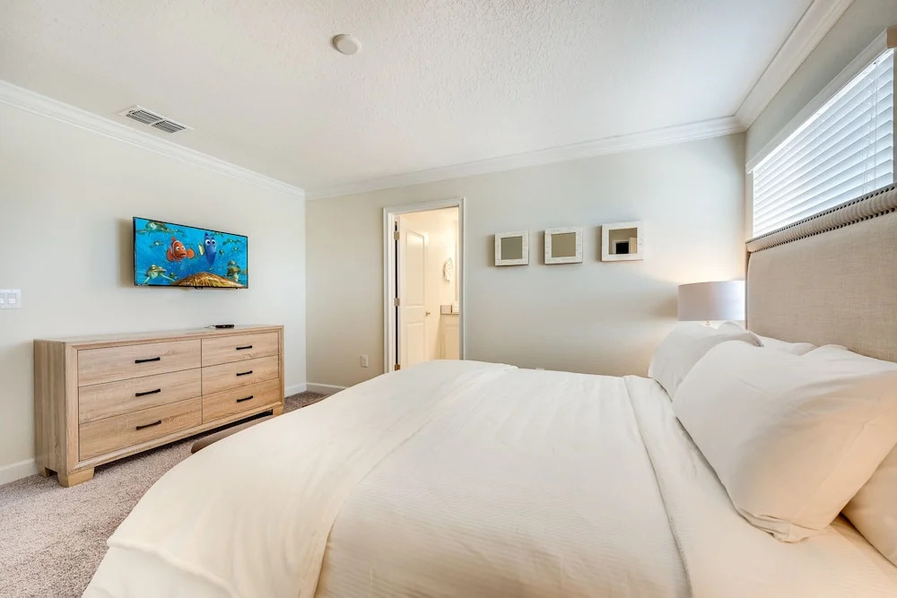 Modern and Spacious 5 bed Home Resort
