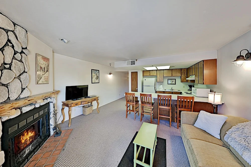 Powder Pointe W/ Hot Tub - Walk To Lifts! 1 Bedroom Condo
