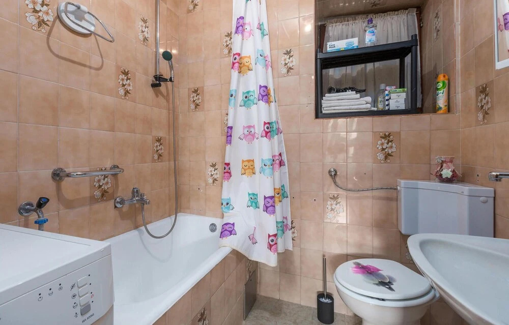 Beautiful Home in Tar With 2 Bedrooms and Wifi