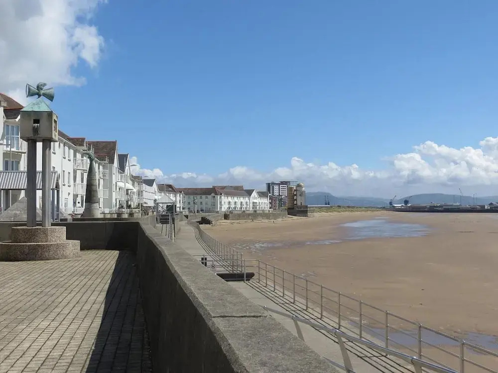 Sea Breeze Retreat in Swansea