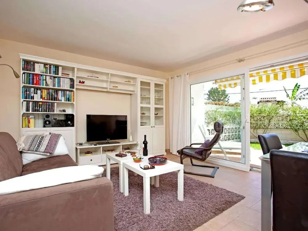 Belvilla by OYO Villa Costabellas