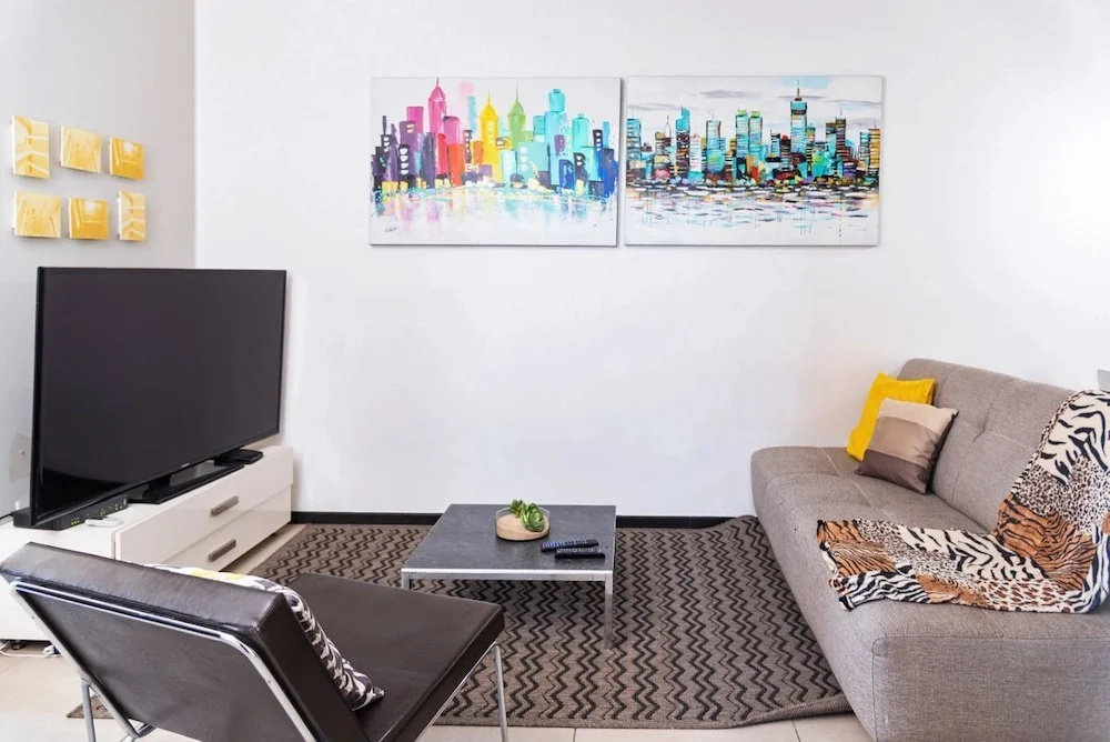 Save, pretty apt. W/playground, in Monterrey’s Center, 3 room, 1KSB, 2 SB, 2BTH. By Mty Living. S2 702