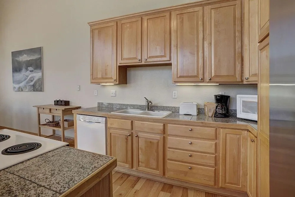 130 Meisel Drive 4 Bedroom Townhouse by RedAwning
