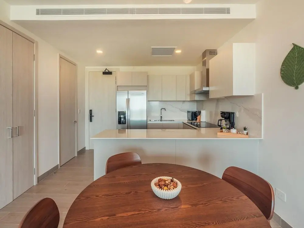4 Guest 2 Bedrooms Balcony and Shared Pool