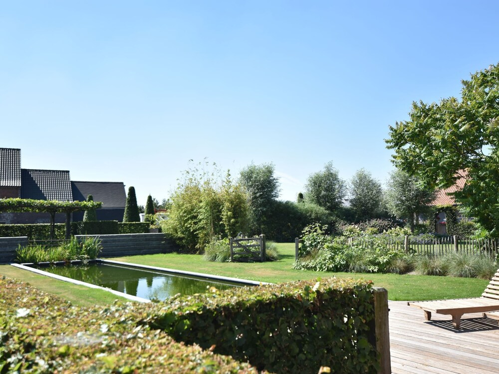 Tasteful Mansion in Lichtervelde with Hot Tub